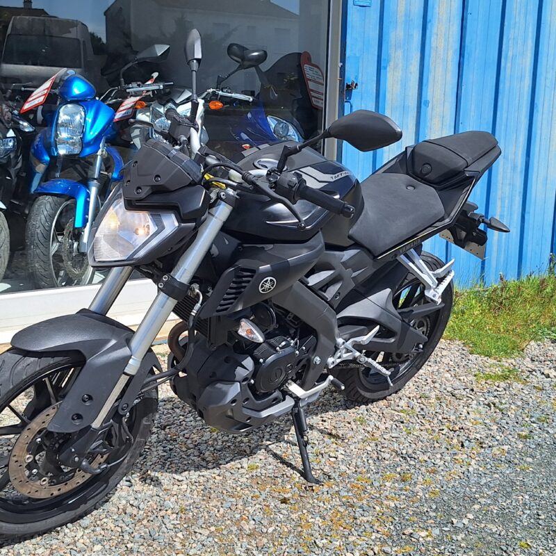 YAMAHA MT 125