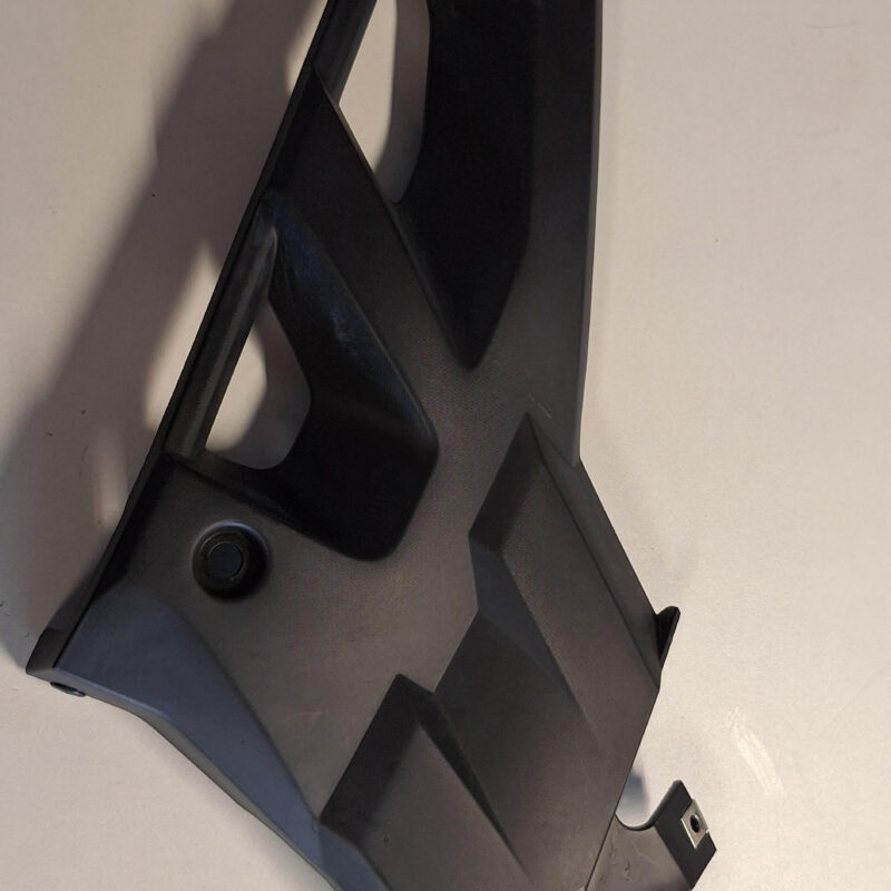 YAMAHA MT 125 (14/19) cache latéral gauche